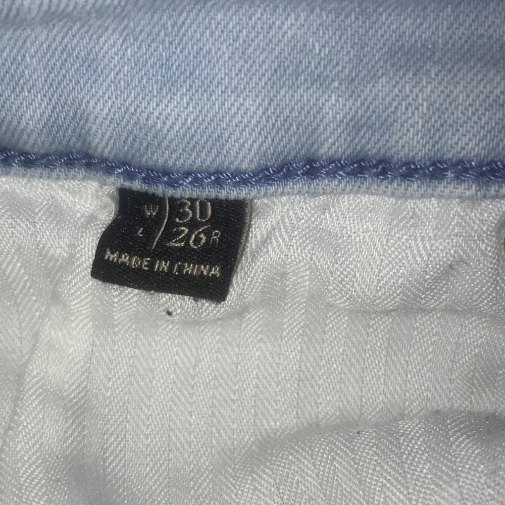 A&F Distressed Light Wash Cropped Skinny Jeans - Picture 6 of 6